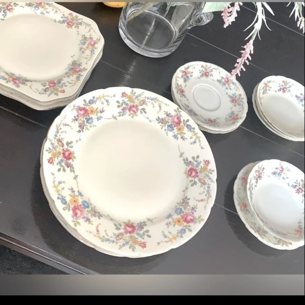 KPM Royal Ivory- Riviera Floral Pattern Set of 4 China